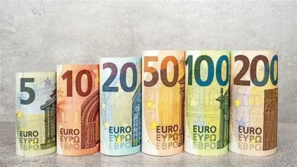 اليورو يتماسك فوق مستوى 60 جنيهاً في ختام تعاملات يوم الاثنين